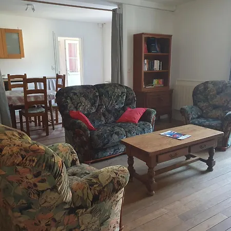 Eglantine Apartment